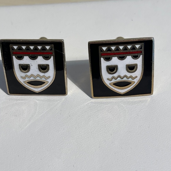 SWANK Coat Of Arms Porcelain PaintedDesigned Cuff Links